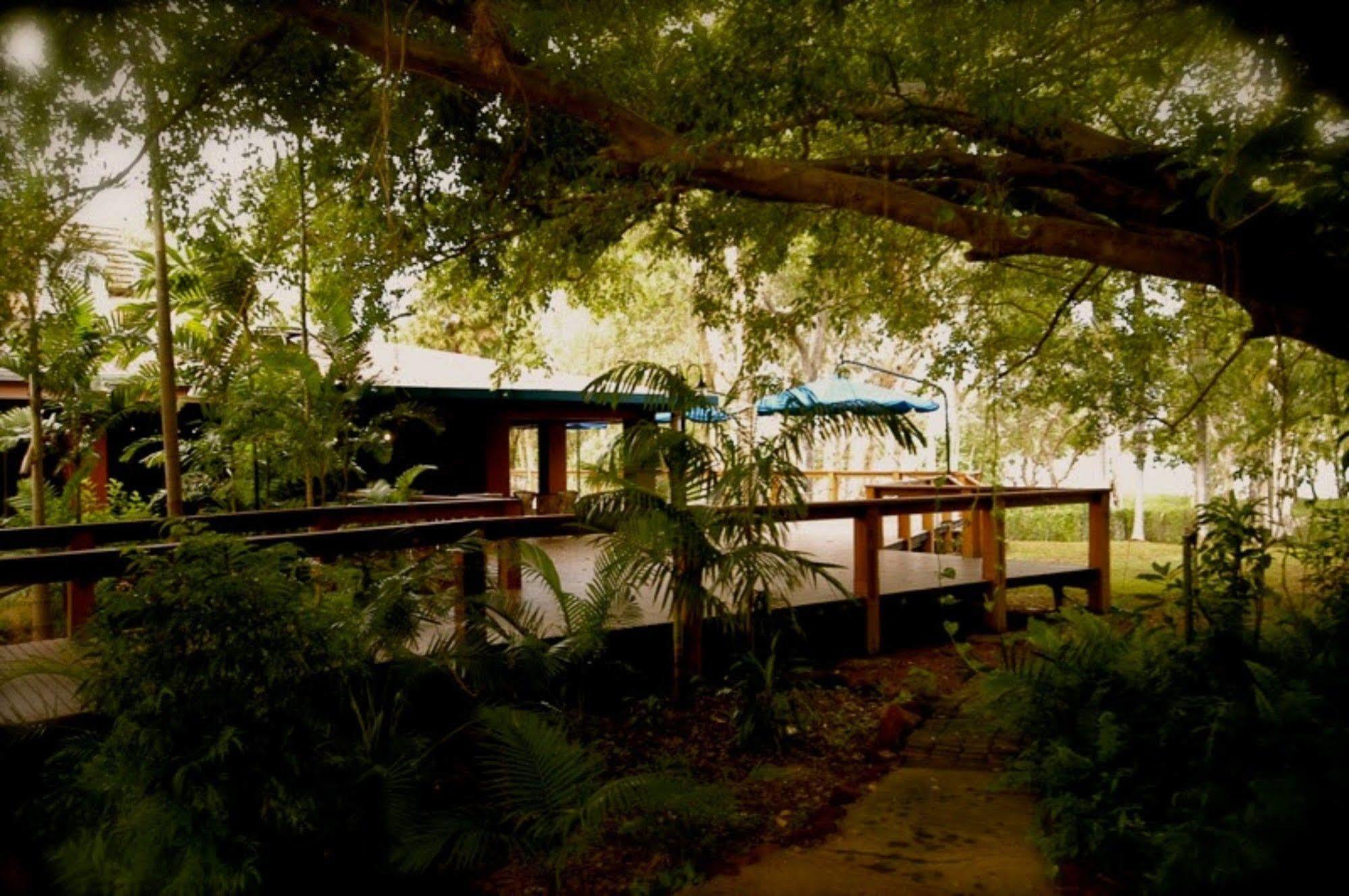 Albatross Bay Resort Weipa Extérieur photo
